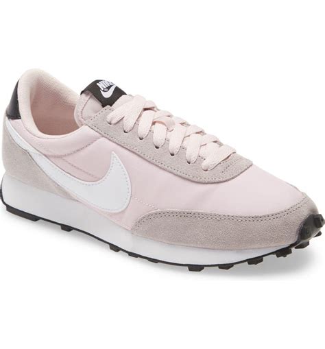 nike women's daybreak casual sneakers